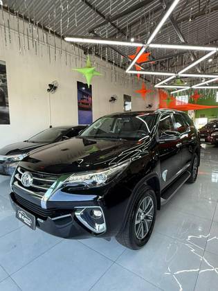 TOYOTA HILUX SW4 2.8 SRX 4X4 7 LUGARES 16V TURBO INTERCOOLER DIESEL 4P AUTOMÁTICO TOYOTA HILUX SW4 2.8 SRX 4X4 7 LUGARES 16V TURBO INTERCOOLER DIESEL 4P AUTOMÁTICO